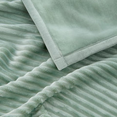 Casual Living Textured Plush Throw in Green, 127 X 177 Cm