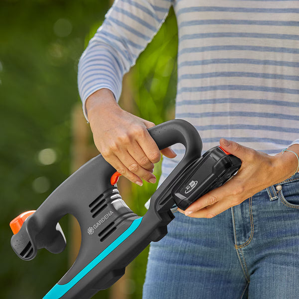 Gardena Easycut Hedge Trimmer with 18V (2.5Ah) Li-Ion Battery + Charger