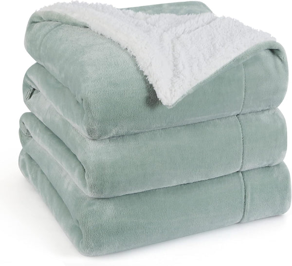 Bedsure Sherpa Fleece Throw Blanket - Fluffy Microfiber Solid Blankets for Bed and Couch Double/Twin Size, Silver Grey, 150X200Cm