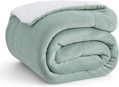 Bedsure Sherpa Fleece Throw Blanket - Fluffy Microfiber Solid Blankets for Bed and Couch Double/Twin Size, Silver Grey, 150X200Cm