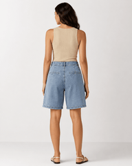 Women'S High Waisted Denim Bermuda Shorts, Light Blue Washed Knee Length Jean Shorts, Relaxed Loose Fit Summer Denim Shorts, Casual Cuffed Hem Ladies Shorts