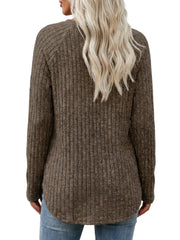 Ladies' Basic Long-Sleeve Sweater, Loose-Fit Top with Elegant Crew Neck.