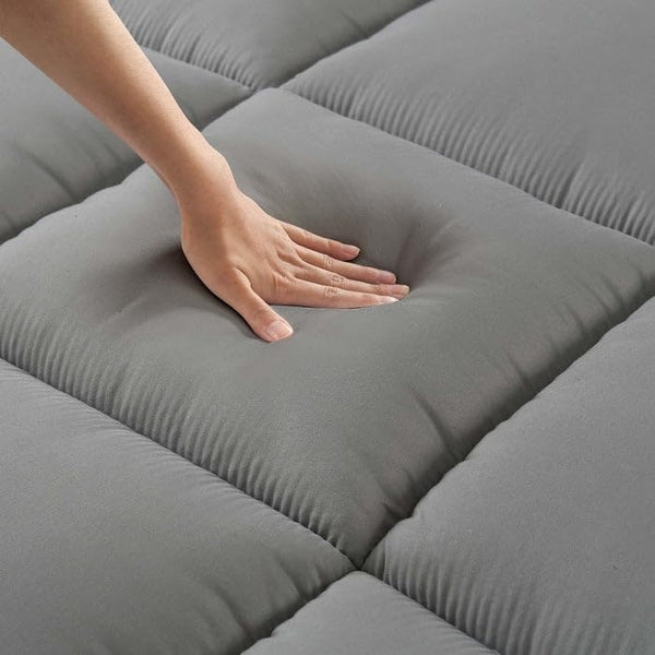 1pc Extra Thick Grey Mattress Topper, Overfilled with 10cm/ 4Inch Microfiber Filling with Deep Pocket, Plush Soft Pillow Top Mattress Topper Anti-Shift & Even Weight Distribution Single/Double/King/Super King All UK Bed Sizes