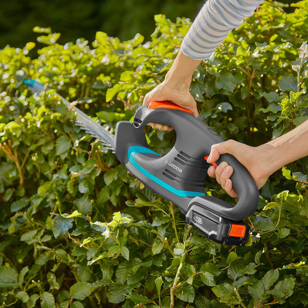Gardena Easycut Hedge Trimmer with 18V (2.5Ah) Li-Ion Battery + Charger