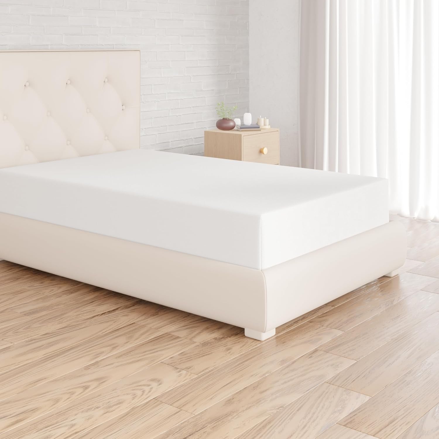 Amazon Basics Soft Microfibre Single Fitted Sheet, Deep Pocket 12 Inch (30 Cm), White