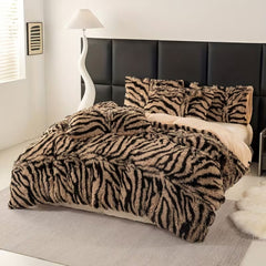 LIVINGANDHOME Tiger Stripes Plush Duvet Cover Set - 3pcs Polyester Woven Includes 1 Duvet Cover & 2 Pillowcases, Soft Cozy All Season, Machine Washable (Single/Double/King/Super King)