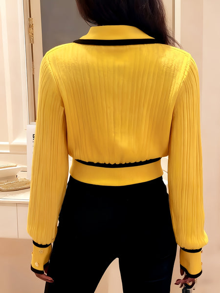 Women's Pullover Sweater for Autumn/Winter, Can Be Worn as an Inner or Outer Layer, Comfortable, Warm, Elegant, and Features a Spicy Design with a Spliced Lapel and Exquisite Metal Buttons. Suitable for Commuting, Dates, and Valentine's Day