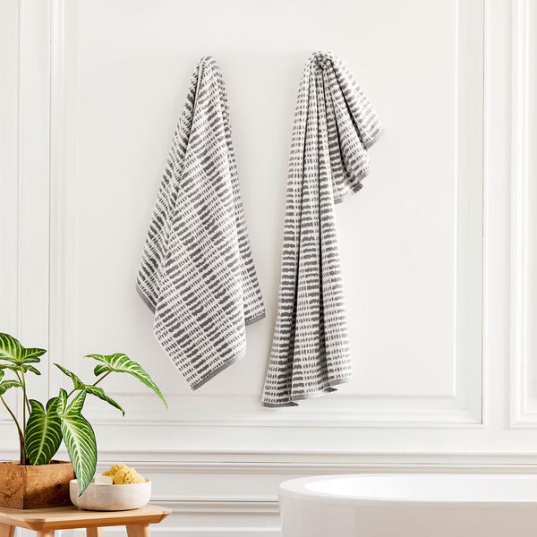 Loftex Loft Stripe Bath Towel in Green, 76 X 147 Cm