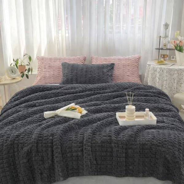 1pc Modern Cut Design Chunky Throw Blanket