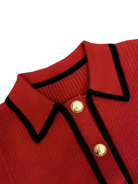 Women's Pullover Sweater for Autumn/Winter, Can Be Worn as an Inner or Outer Layer, Comfortable, Warm, Elegant, and Features a Spicy Design with a Spliced Lapel and Exquisite Metal Buttons. Suitable for Commuting, Dates, and Valentine's Day