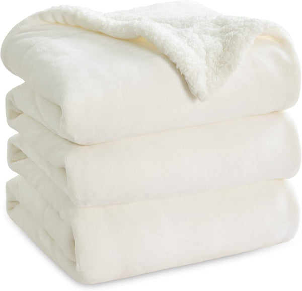 Bedsure Sherpa Fleece Throw Blanket - Fluffy Microfiber Solid Blankets for Bed and Couch Double/Twin Size, Silver Grey, 150X200Cm