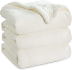 Bedsure Sherpa Fleece Throw Blanket - Fluffy Microfiber Solid Blankets for Bed and Couch Double/Twin Size, Silver Grey, 150X200Cm