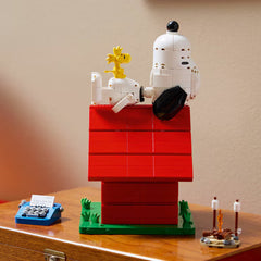 LEGO Ideas Peanuts: Snoopy'S Doghouse - Model 21368 (18+ Years)