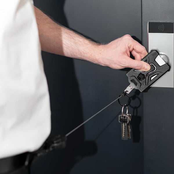 MNGARISTA Retractable Badge Holder, Heavy Duty Carabiner Keychain, Tactical ID Card Holder with 31.5