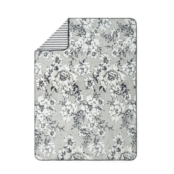 Casual Living Reversible Plush Throw 127 X 177 Cm, in Black and White