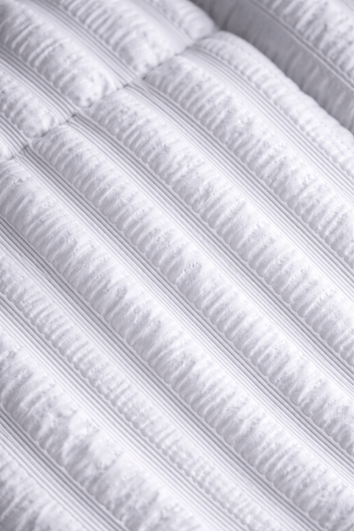 Luxury Washed Microfibre Seersucker Comforter Duvet Quilt – Soft & Lightweight All Season Bedding – White & Grey – Single, Double & King Size