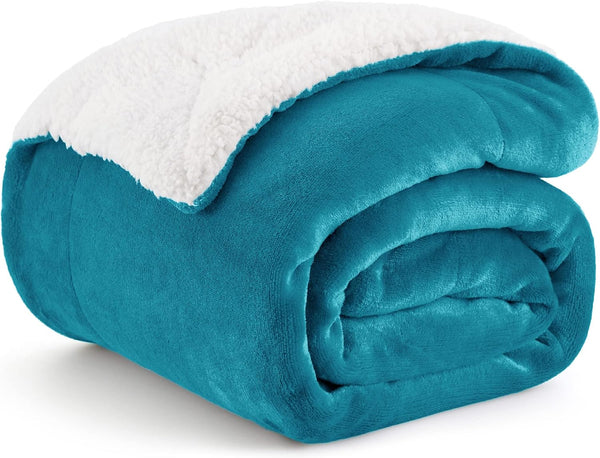 Bedsure Sherpa Fleece Throw Blanket - Fluffy Microfiber Solid Blankets for Bed and Couch Double/Twin Size, Silver Grey, 150X200Cm