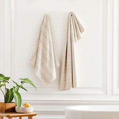 Loftex Loft Stripe Bath Towel in Green, 76 X 147 Cm