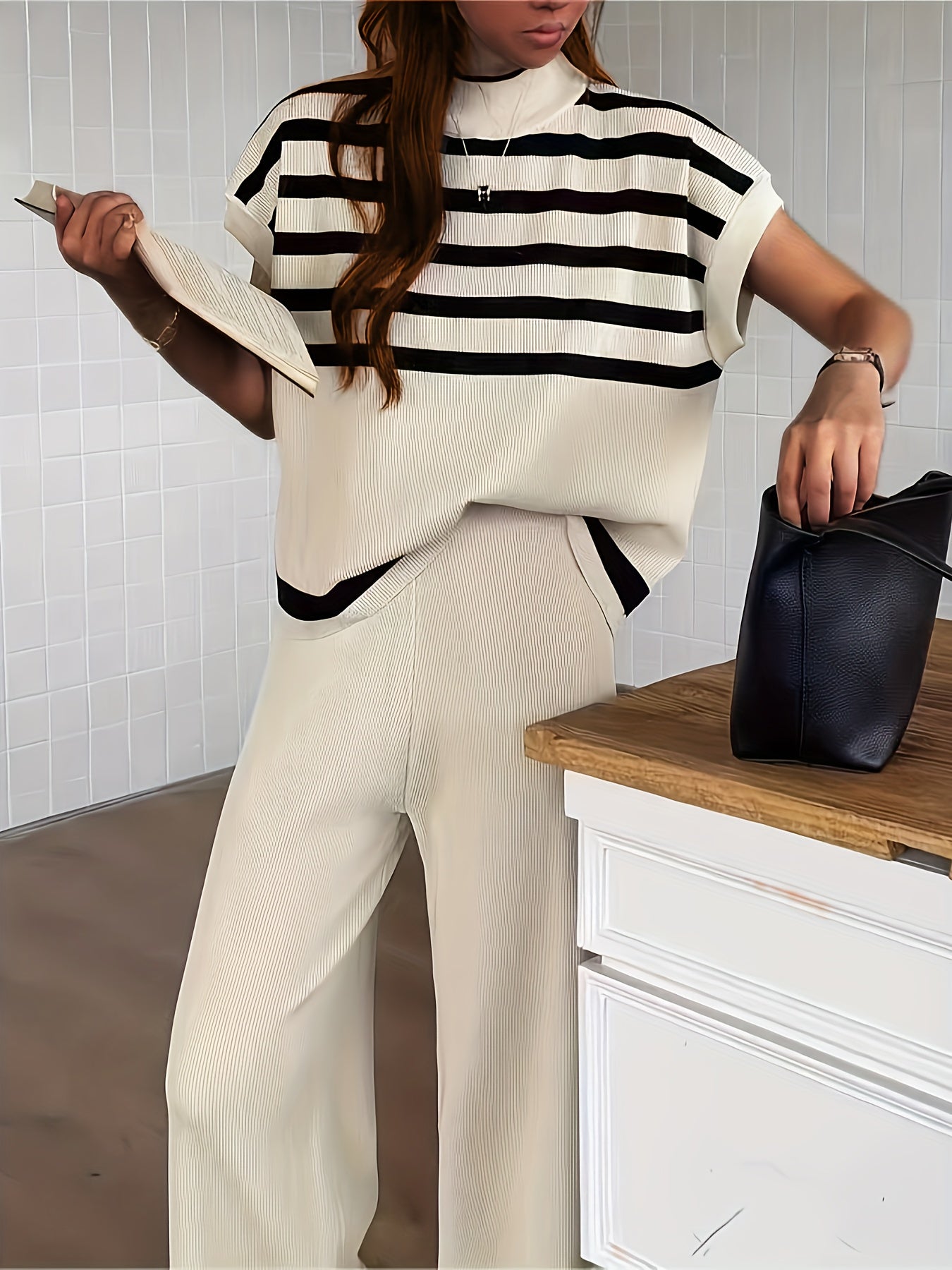 Spring/Summer Women's Fashion Set: Simple High-End Striped Vest Top + Fashionable Loose Wide-Leg Pants, Striped Color-Block Casual Outfit