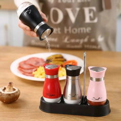 4pcs Set (2 Bottles + 2 Caps) of Adorable Glass Salt And Pepper Shakers. 4 Oz (Approx. 113.4G) Glass Salt And Pepper Shakers with Stainless Steel Caps, Suitable for Kitchen Dining Tables, Rvs, Camping, And Bbqs. Condiment Bottles, Salt And Pepper Shakers.