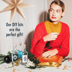 DO YOUR GIN L DIY Gin-Making Infusion Kit | Cocktail Kit | Bartender Gift Basket | Birthday Gifts for Men, Women for Him & Her | Alcohol Gift | 12 Botanicals, Bottles & Recipes