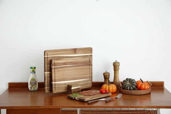 Set of 3 Solid Acacia Chopping Boards (40 x 30 cm / 33 x 24 cm / 26 x 18 cm), with Board Stand,With anti-slip mat. 2 cm Thick Wooden Boards with Juice Groove, Designer Chopping Board Set