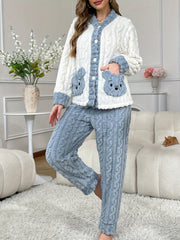 Autumn and Winter New Women's Long-Sleeve Robe Set with Embroidered Bear Pocket Design, Warm and Comfortable Loose-Fit Casual Home Wear