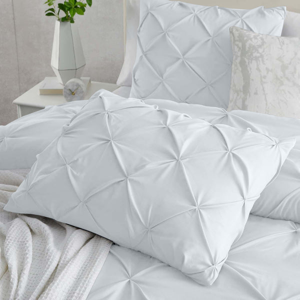 3pcs Luxury Pintuck Duvet Cover Set – Soft Breathable Microfiber Bedding Set, Elegant Pleated Design, Hotel Quality, Machine washable, All season use for Single, Double, King & Super King Sizes