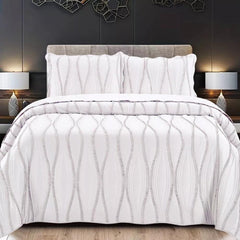 Luxury 3-Piece Embossed Quilted Bedspread Set – Super Soft All-Season Microfiber Comforter with Matching Pillow Shams, Elegant Wave Design, Bed Throw Single Double King Size, Lightweight Yet Warm Modern Bedding Set, Ideal for Modern or Traditional Homes