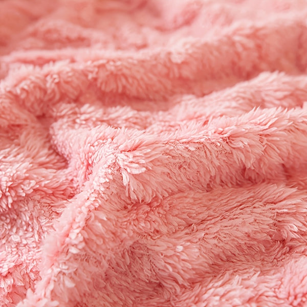 A Plush And Comfortable Velvet Throw, Perfect for Any Season, This Durable And Reversible Blanket Makes an Excellent Gift. It'S Versatile And Cozy, Ideal for Use on a Couch, Sofa, in The Bedroom, Living Room, Or Office