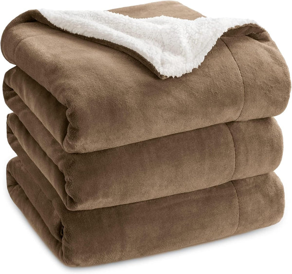 Bedsure Sherpa Fleece Throw Blanket - Fluffy Microfiber Solid Blankets for Bed and Couch Double/Twin Size, Silver Grey, 150X200Cm