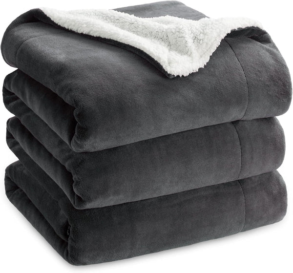 Bedsure Sherpa Fleece Throw Blanket - Fluffy Microfiber Solid Blankets for Bed and Couch Double/Twin Size, Silver Grey, 150X200Cm