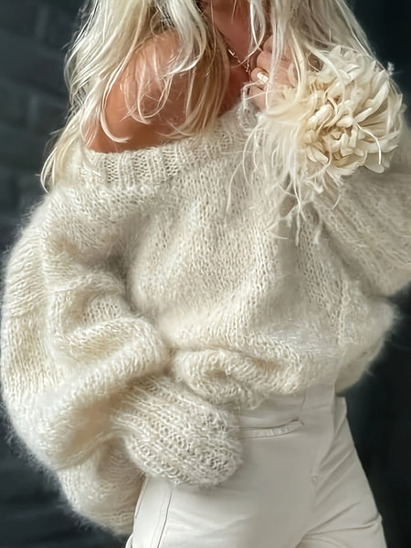 A Soft And Cozy Short Sweater with a Laid-Back Vibe, Perfect for Versatile Styling