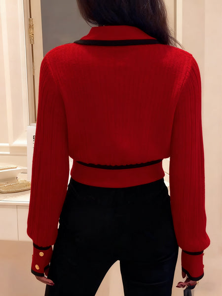 Women's Pullover Sweater for Autumn/Winter, Can Be Worn as an Inner or Outer Layer, Comfortable, Warm, Elegant, and Features a Spicy Design with a Spliced Lapel and Exquisite Metal Buttons. Suitable for Commuting, Dates, and Valentine's Day