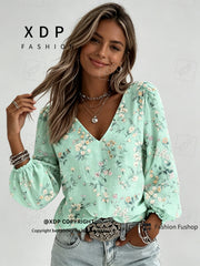 2D Flat Print Retro Western Style Shirt| V-neck Women's Long-sleeved Top with Colorful Small Floral Print, Bohemian Style Lantern Sleeve Design, Machine Washable, Suitable for Casual Attire and Vacations, 2D Flat