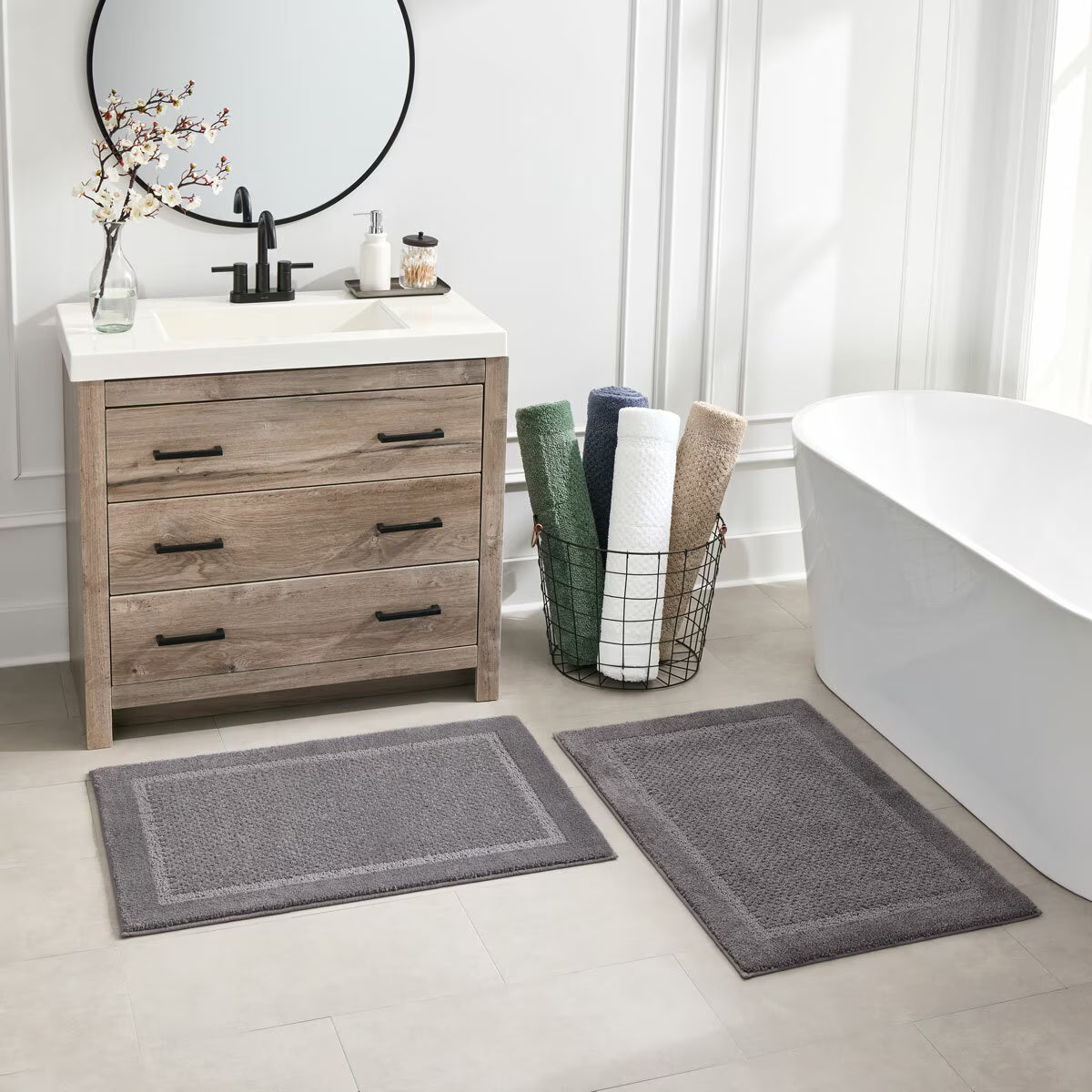 Grandeur Bath Mat in White, 60 X 91 Cm