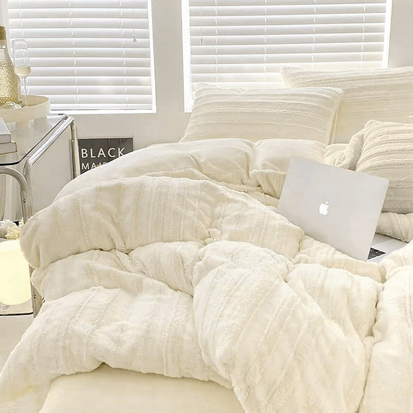 3pcs Faux Rabbit Plush Bedding Set, Soft Fluffy Comfortable Thicken Warm Autumn-Winter Duvet Cover & Pillowcase Set, Machine Washable, Ideal for Hotel, Guest Room, Bedroom, Home Use,Christmas Presents, Single/Double/King/Super King Size (1*Duvet Cover + 2