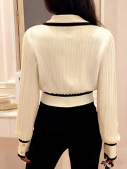 Women's Pullover Sweater for Autumn/Winter, Can Be Worn as an Inner or Outer Layer, Comfortable, Warm, Elegant, and Features a Spicy Design with a Spliced Lapel and Exquisite Metal Buttons. Suitable for Commuting, Dates, and Valentine's Day
