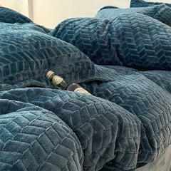 Premium Luxury Bedding Milk Velvet 4pcs Set, Soft, Thickened and Warm, Including 1 Duvet Cover+ 2 Pillowcases+ 1 Bed Sheet, Washable and Machine-Washable, Suitable for Bedrooms, Guest Rooms, Rental Houses, College Dorms