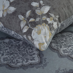 Luxurious 4pcs Bedding - Soft & Breathable Royal Floral Print Duvet Cover, Flat Sheet, And Pillowcases - Skin-Friendly Polyester Microfiber, Machine Washable - Perfect for All Season | Available in all sizes Single, double & king |