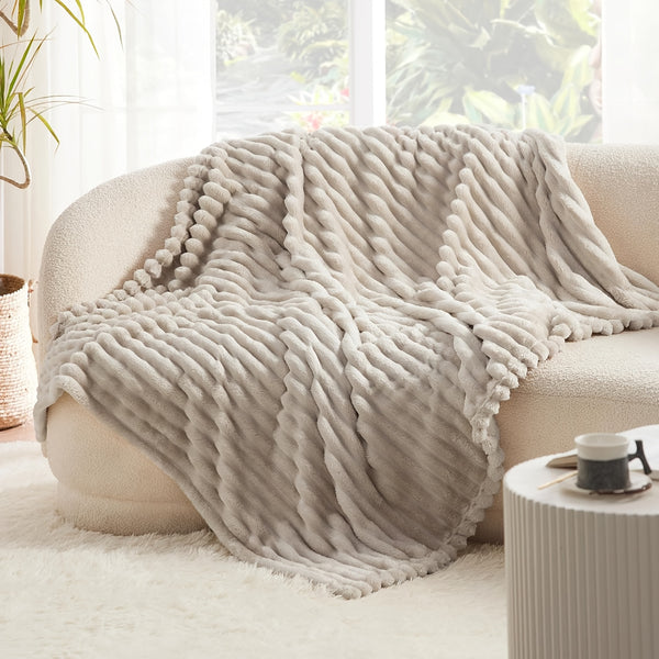 1pc Thickened Blanket Soft And Comfortable Faux Rabbit Hair Reversible Blanket Thermal Blanket Nap Blanket Air Conditioning Blanket Office Outdoor Camping Gift Blanket Perfect for All Seasons