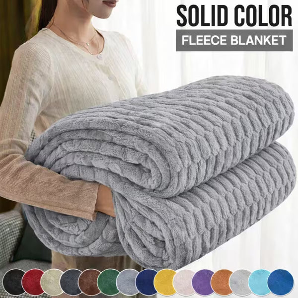 1pc Modern Cut Design Chunky Throw – Plush, Warm Blanket for Bed and Sofa, Soft Textured Comfort for Lounging or Napping, Simple Yet Stylish Home Accessory for Everyday Use