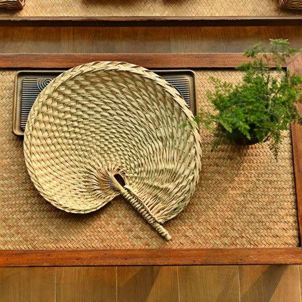 Nostalgic Southeast Asian-Style Hand Fan - Purely Hand-Woven, Seashell-Shaped Design, Cooling Palm Leaf Fan, Wall-Hanging Decor, Photography Prop