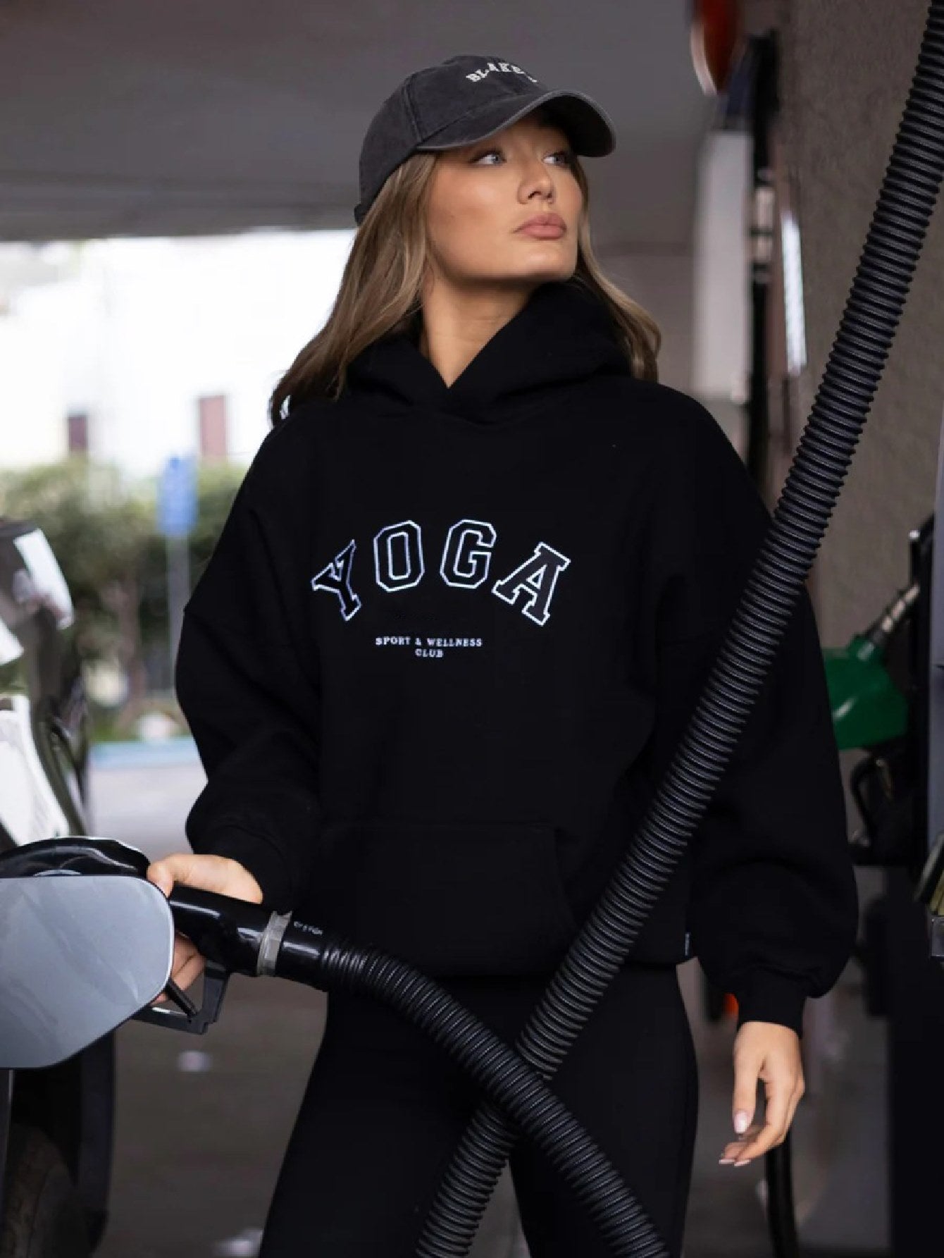 This Oversized Hoodie for Women Showcases a Striking Letter Print. It Has a Relaxed Fit And a Casual Pullover Style, Making It a Must-Have Layering Item for The Spring And Fall Seasons