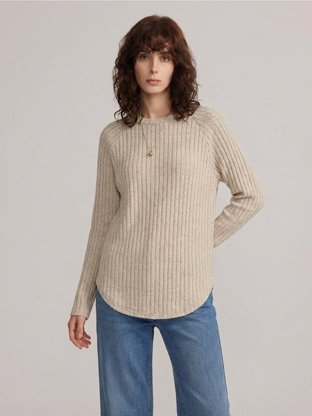 Ladies' Basic Long-Sleeve Sweater, Loose-Fit Top with Elegant Crew Neck.