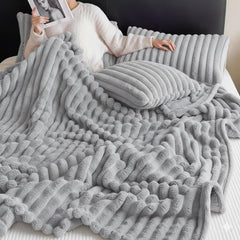 Traditional-Style Plush Double-Layer Leisure Fur Throw Blanket | Soft, Warm & Cozy for Couch, Bed, Office, and Travel - Ideal for Air Conditioning, Travel, and Siesta Use, Christmas Present, Champagne Polyester