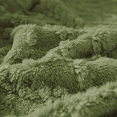 A Plush And Comfortable Velvet Throw, Perfect for Any Season, This Durable And Reversible Blanket Makes an Excellent Gift. It'S Versatile And Cozy, Ideal for Use on a Couch, Sofa, in The Bedroom, Living Room, Or Office