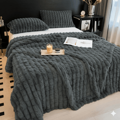 1pc Modern Cut Design Chunky Throw Blanket