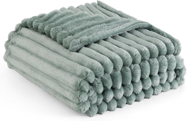Bedsure Fleece Throw Blanket for Sofa - Fluffy Cosy Warm Blankets for Bed, Soft Cute Single Throw Gifts for Women and Girls, off White, 130X170 Cm