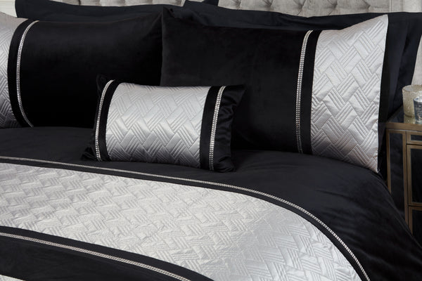 Capri Duvet Cover Set – Single, Double, King & Super King Sizes | Luxury Bedding with Metallic Panel in Black & Silver, Black & Gold | Soft & Durable Polycotton (50% Cotton, 50% Polyester) – Comfortable & Easy-Care Quilt Cover with Matching Pillowcases |